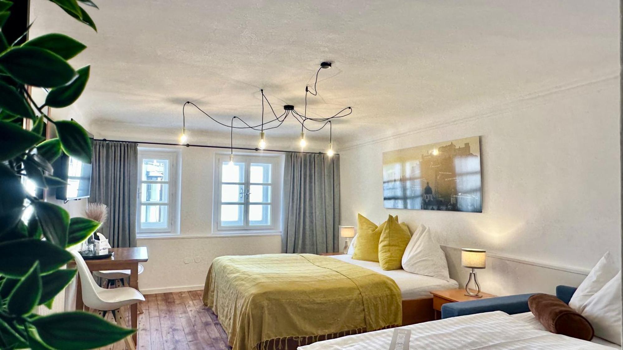 Hotel Krone 1512 Salzburg Bagian luar foto
