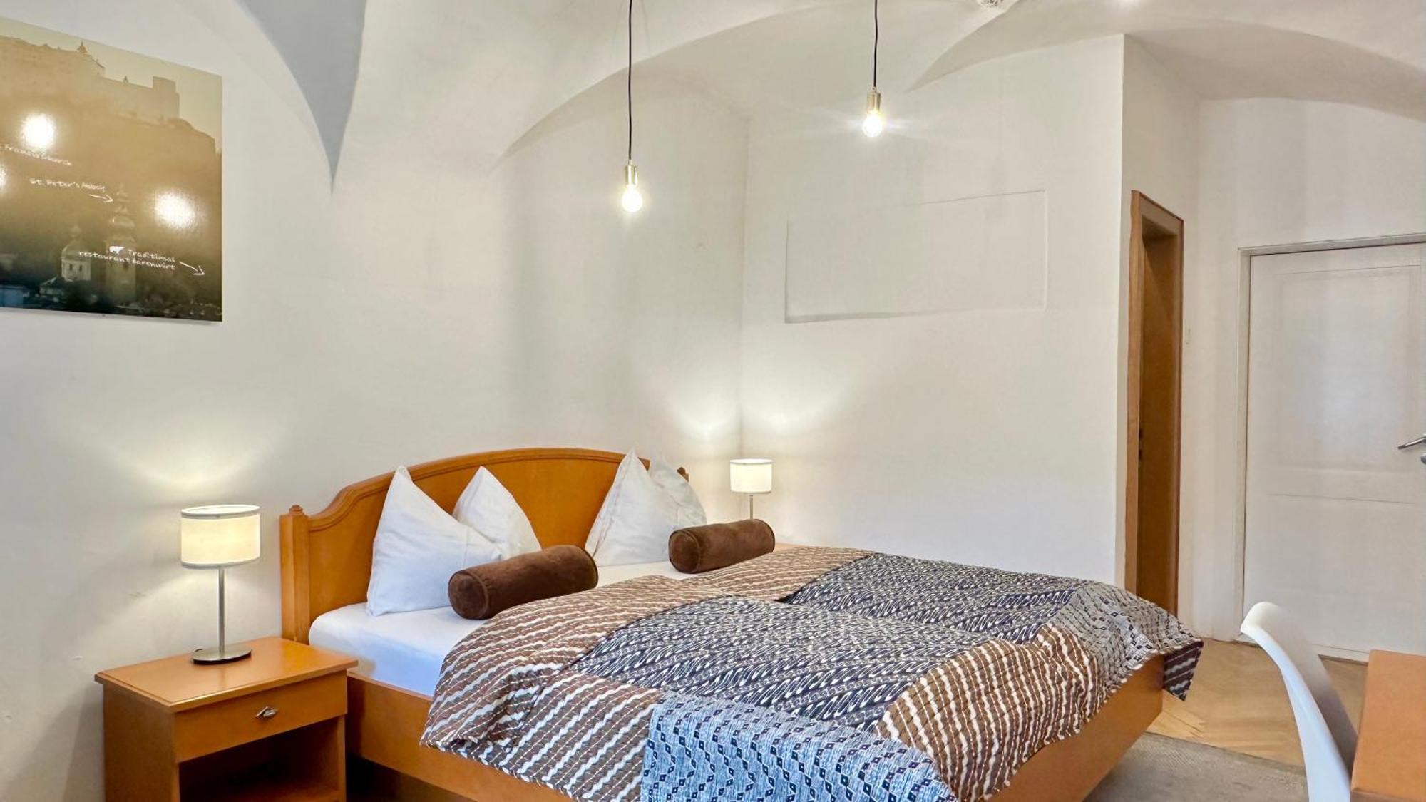 Hotel Krone 1512 Salzburg Bagian luar foto
