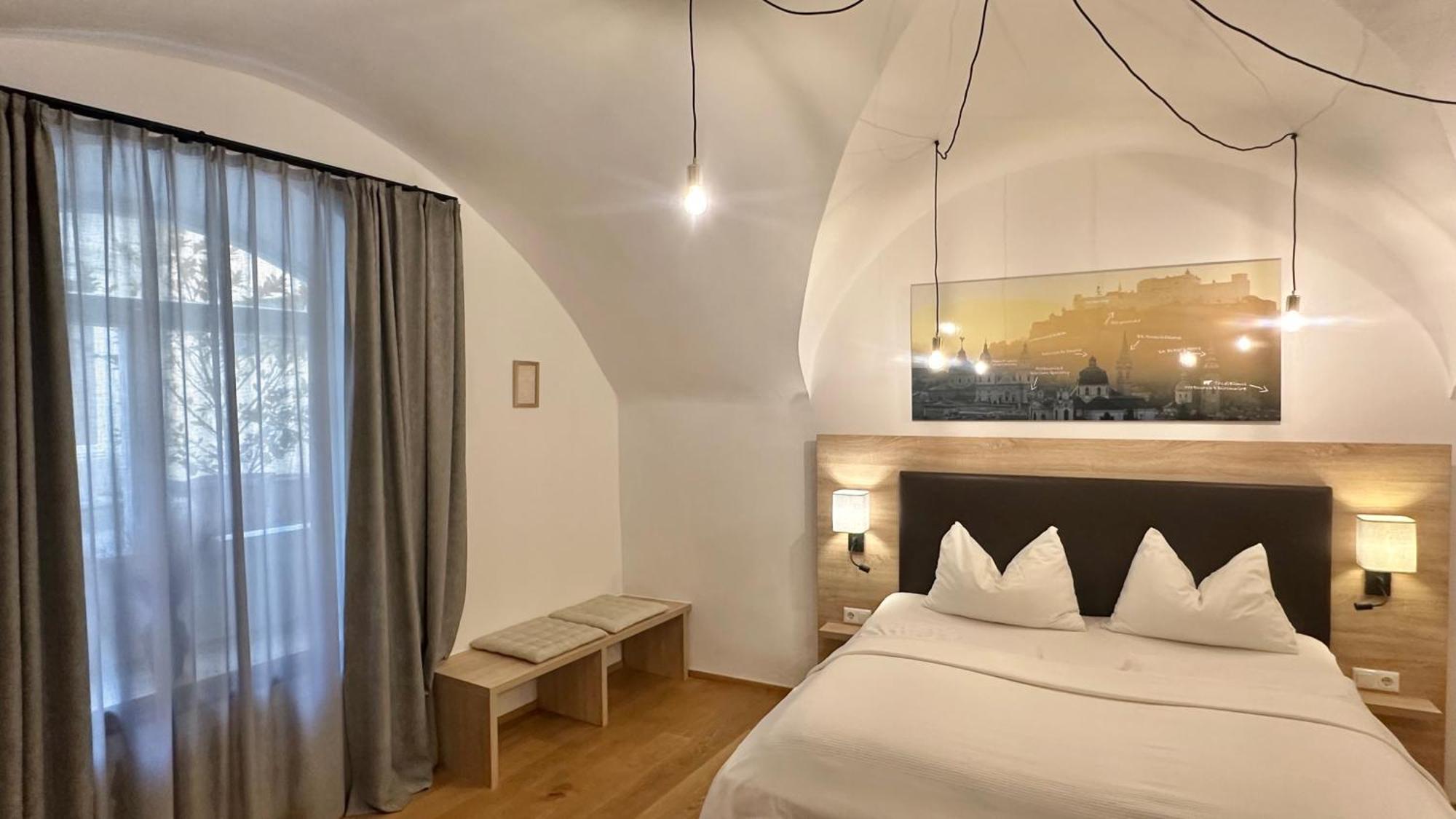 Hotel Krone 1512 Salzburg Bagian luar foto